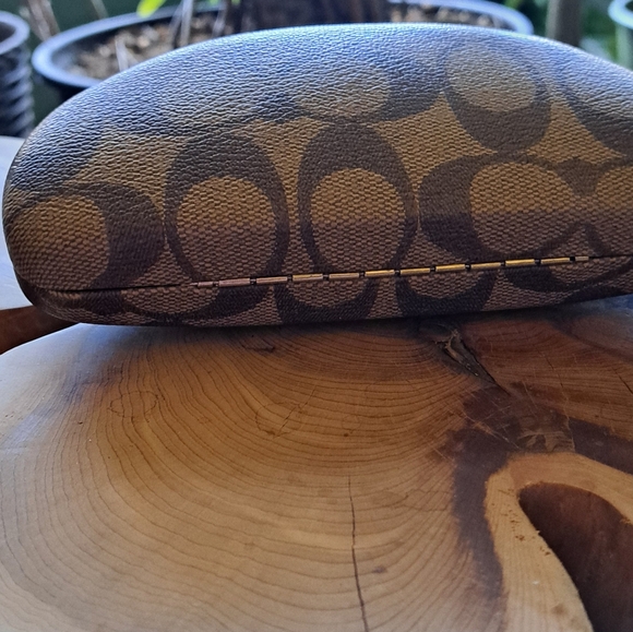 COACH DOME SUNGLASS CASE - Picture 6 of 6